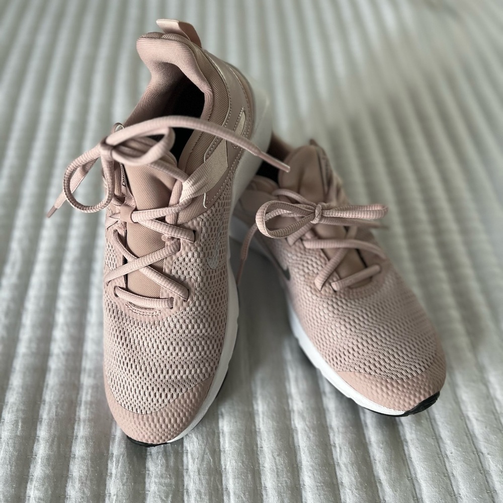 Nike Legend Mauve Shoes, Size 8